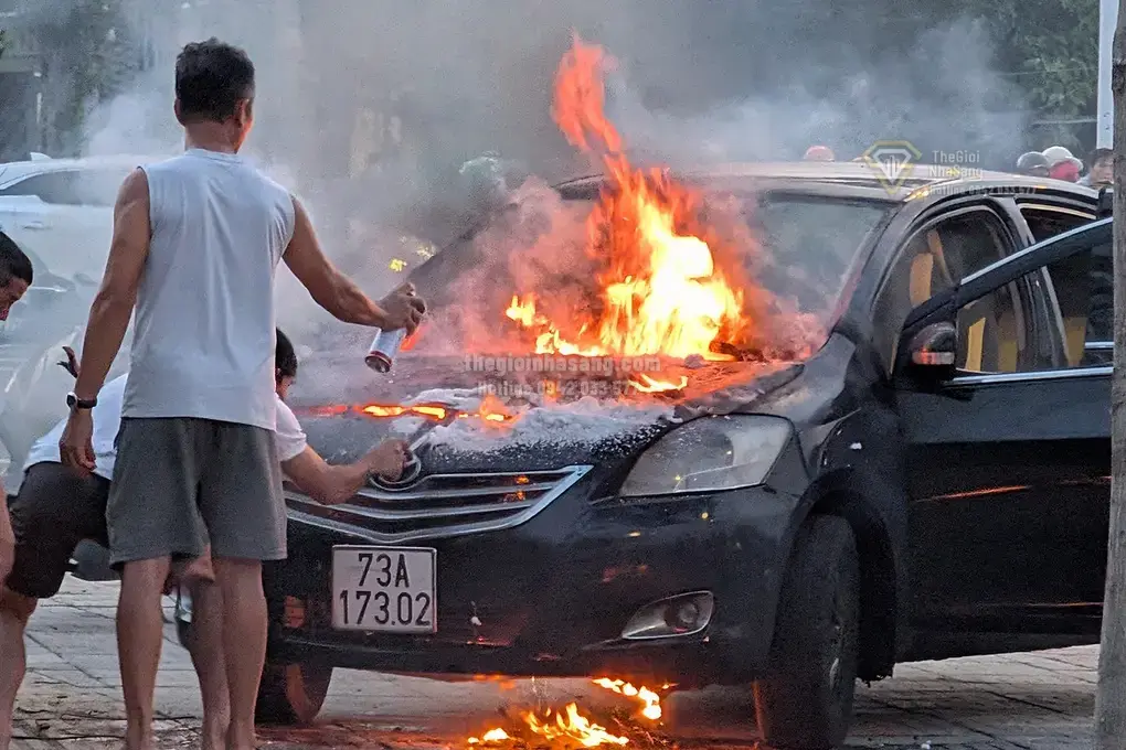 Sự cố cháy ôtô trên vỉa hè TP HCM: Tín hiệu cảnh báo an toàn hạ tầng đô thị và ảnh hưởng đến thị trường bất động sản