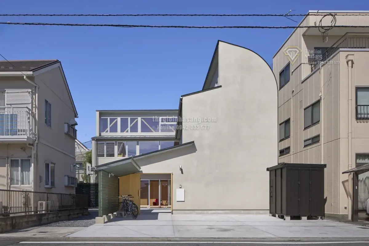 Thiết Kế Nhà 103m2 Với Sân Thể Thao Trong Nhà Độc Đáo Cho Gia Đình Nhiều Thành Viên