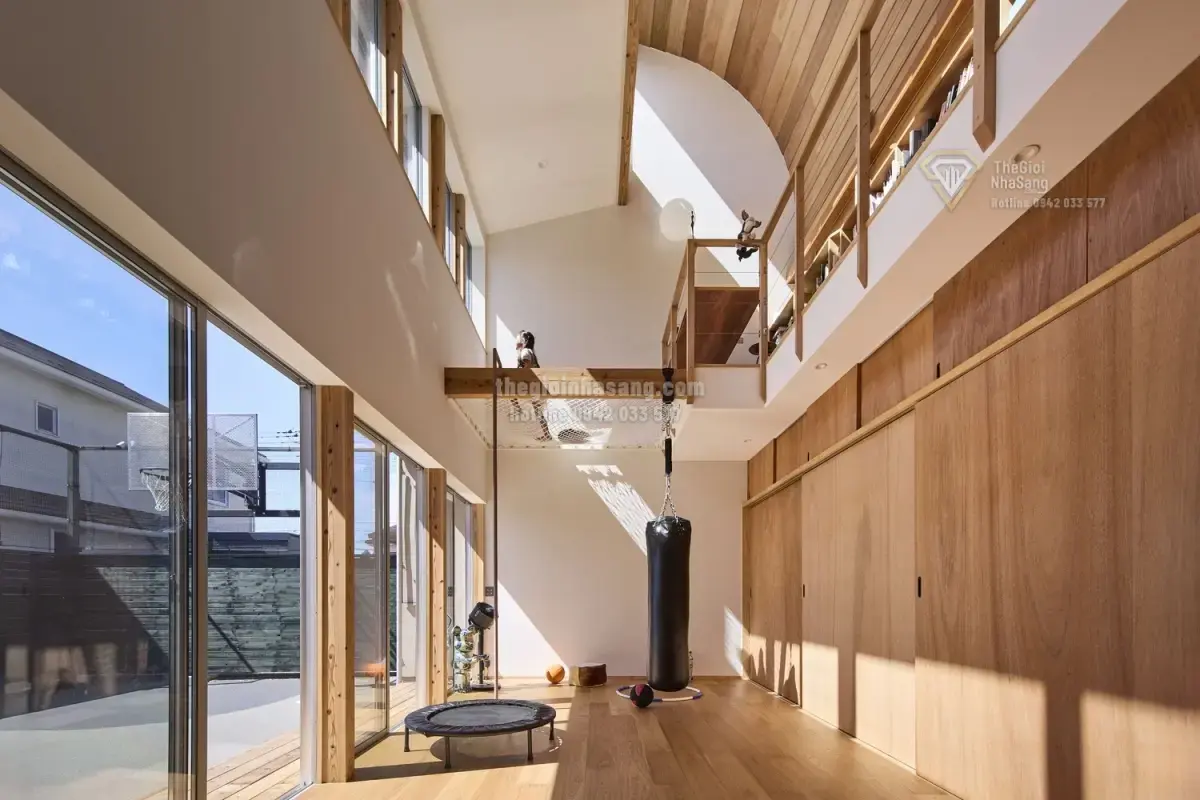 Thiết Kế Nhà 103m2 Với Sân Thể Thao Trong Nhà Độc Đáo Cho Gia Đình Nhiều Thành Viên
