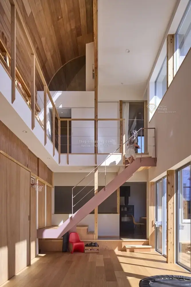 Thiết Kế Nhà 103m2 Với Sân Thể Thao Trong Nhà Độc Đáo Cho Gia Đình Nhiều Thành Viên