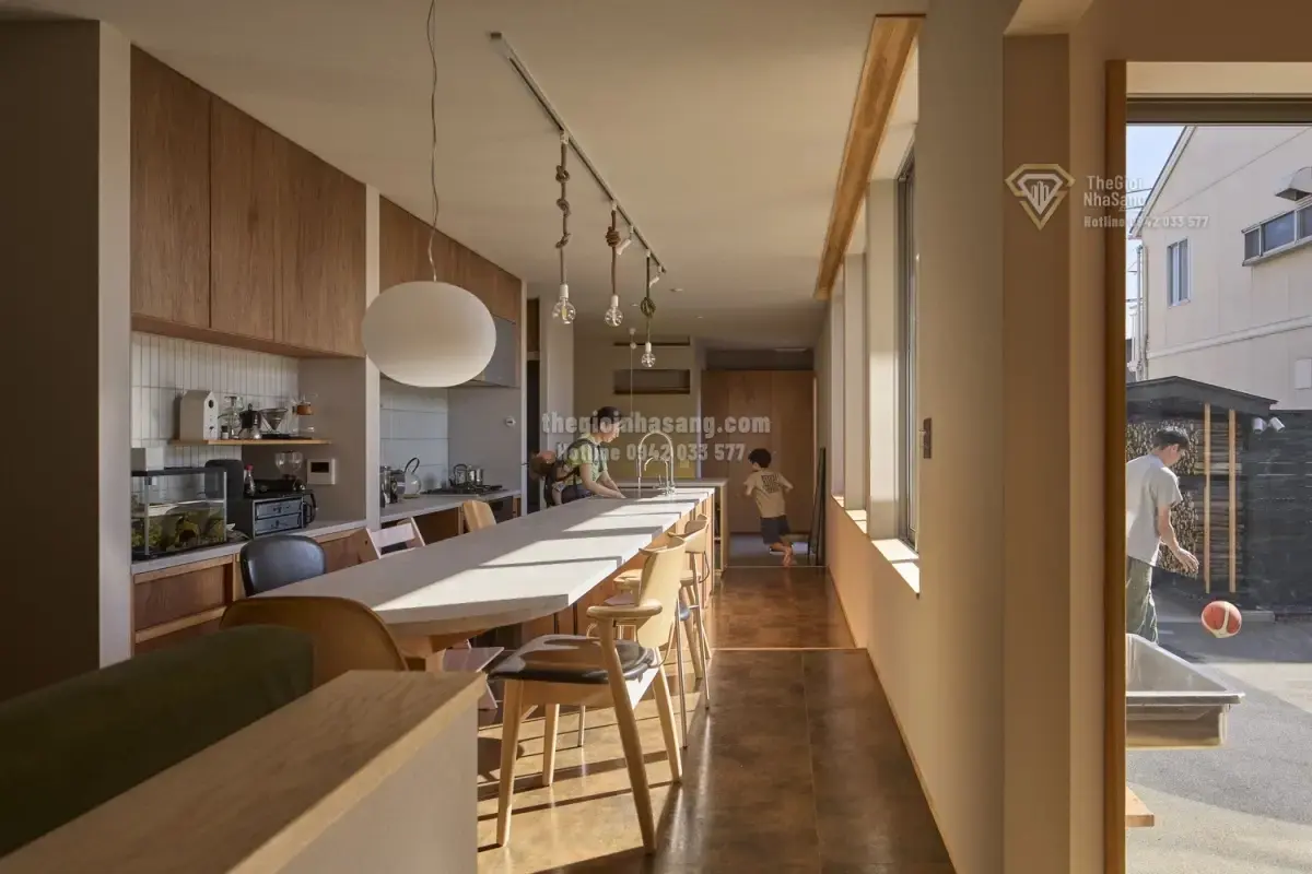 Thiết Kế Nhà 103m2 Với Sân Thể Thao Trong Nhà Độc Đáo Cho Gia Đình Nhiều Thành Viên