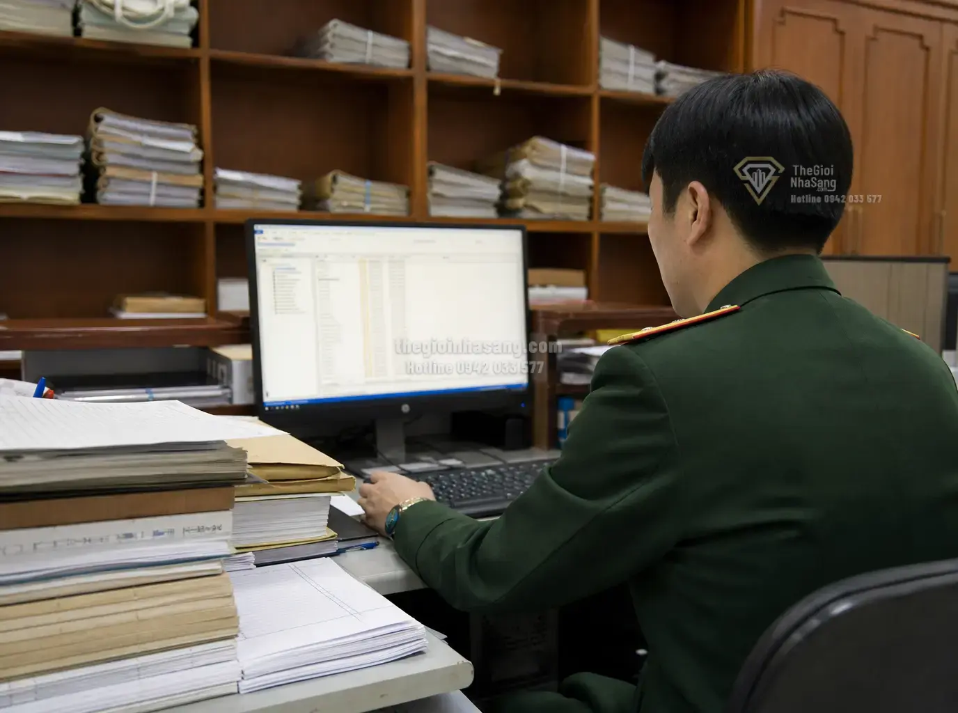 Thủ tục cấp lại hiện vật khen thưởng và ảnh hưởng đến tâm lý đầu tư bất động sản tại Việt Nam