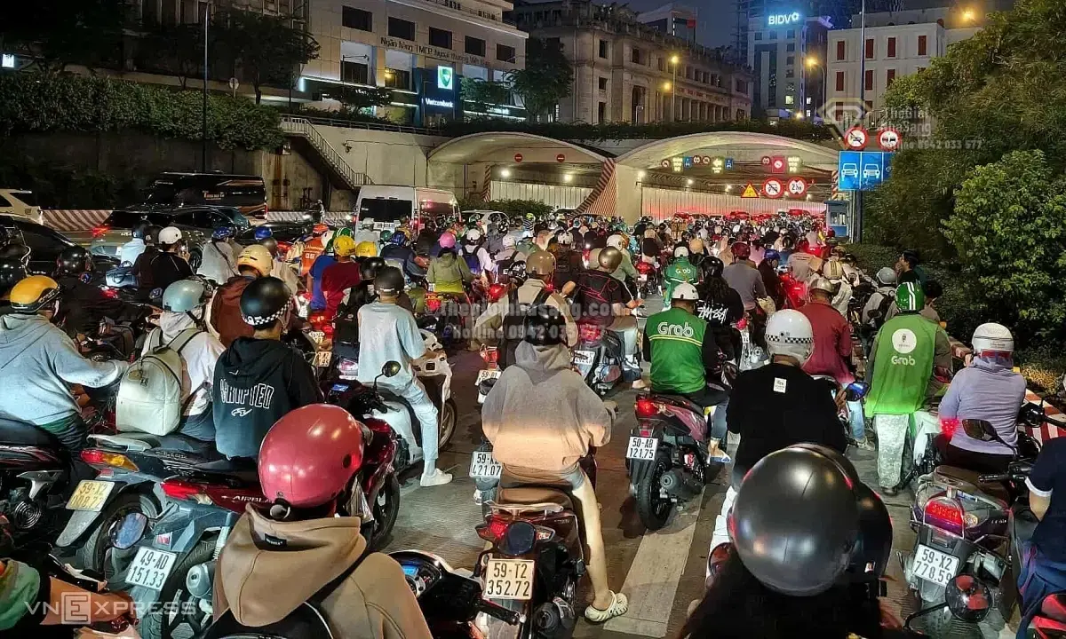Ùn tắc kéo dài tại hầm Thủ Thiêm: Tác động và giải pháp cho thị trường bất động sản TP.HCM