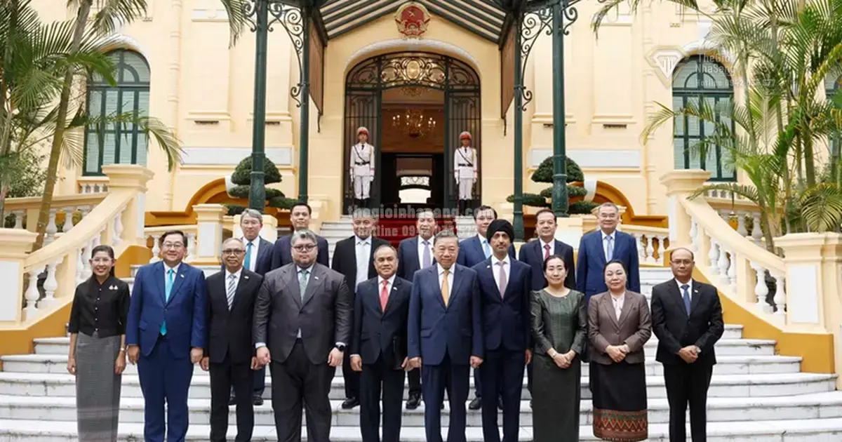 Vai Trò Của Việt Nam Trong Xây Dựng Cộng Đồng ASEAN Đoàn Kết Và Tác Động Đến Thị Trường Bất Động Sản Khu Vực