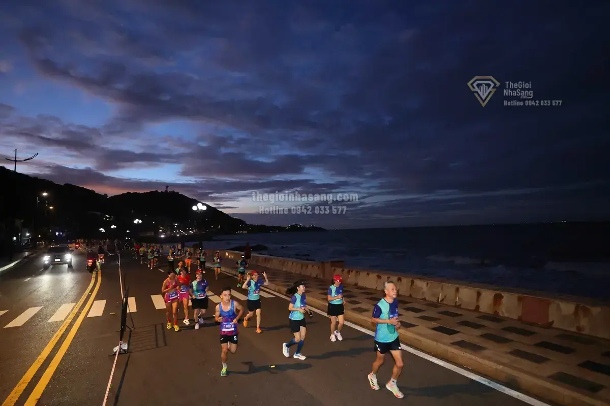 Vẻ Đẹp Bình Minh và Tiềm Năng Phát Triển Bất Động Sản Vũng Tàu Qua Giải Marathon 2025