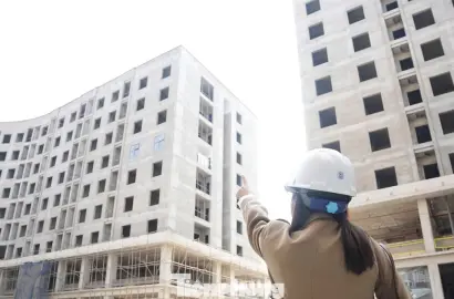 Vì sao giá bất động sản vẫn neo cao và triển vọng thị trường năm 2026