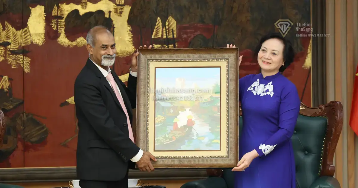 Việt Nam Đẩy Mạnh Bảo Vệ Trẻ Em Trong Kỷ Nguyên Số: Tác Động Đến Thị Trường Bất Động Sản Và Đầu Tư Xã Hội