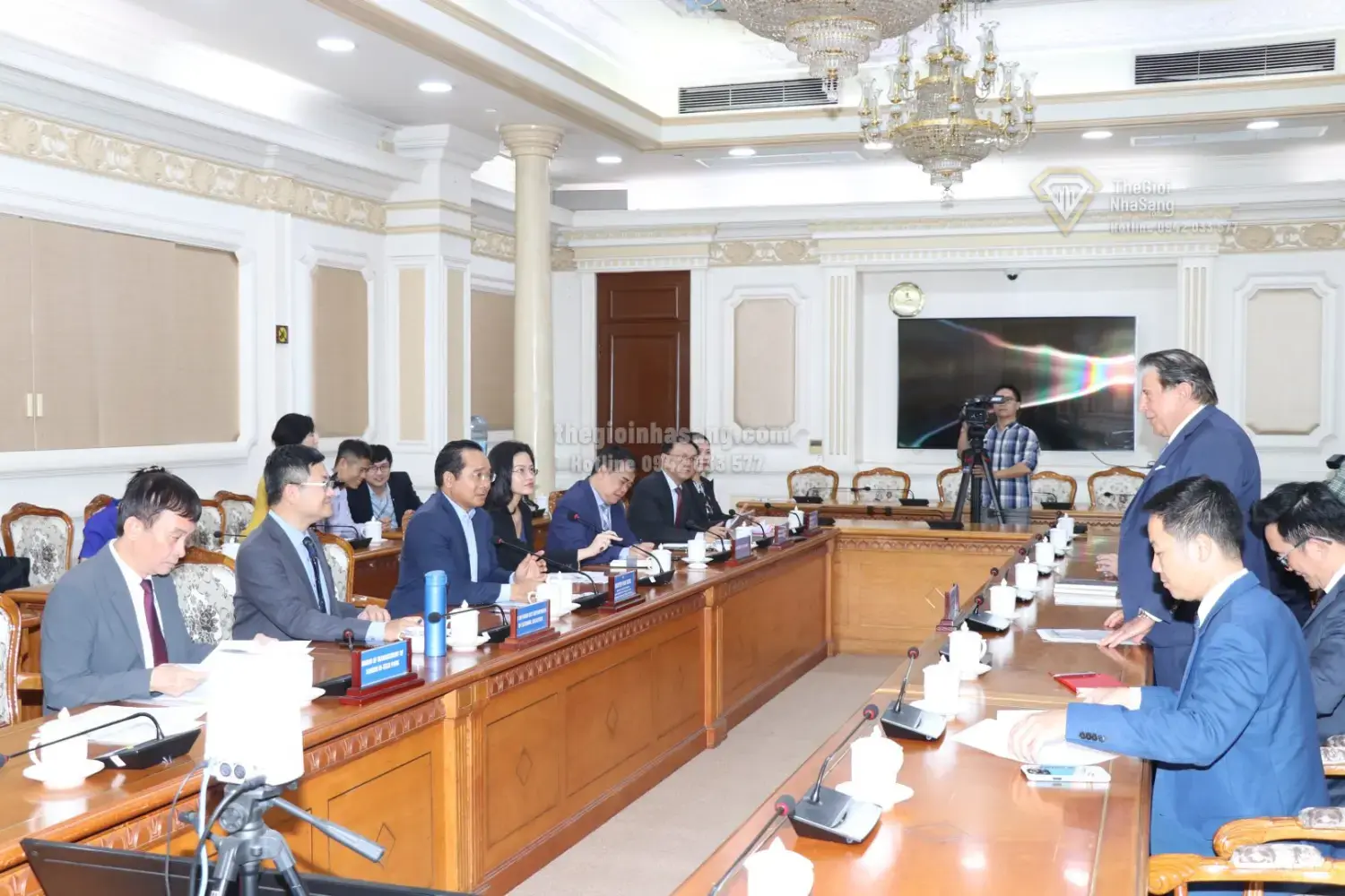 Việt Nam Đổi Chiến Lược Hút Vốn Ngoại: Cơ Hội Mới Cho Thị Trường Bất Động Sản Cao Cấp