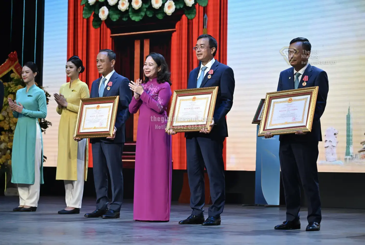 Vietnam Airlines nhận Huân chương Lao động hạng Ba: Tín hiệu tích cực cho phát triển hạ tầng và bất động sản hàng không