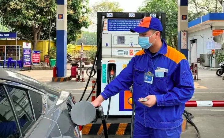 Giá xăng dầu hôm nay 25/10: Trượt dốc sau đợt tăng - Dân Việt