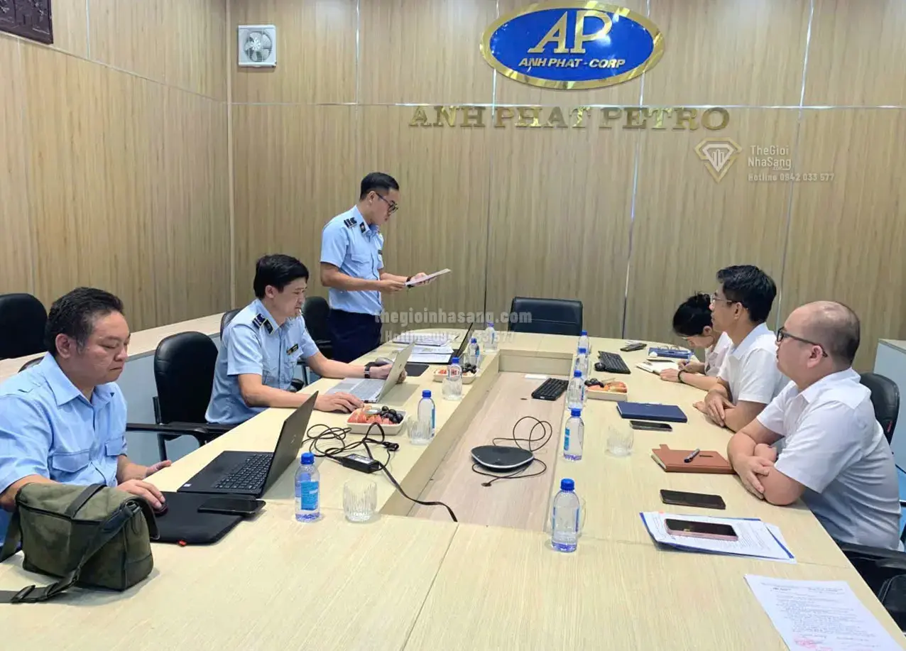 Xử phạt doanh nghiệp đầu mối xăng dầu và tác động đến thị trường bất động sản Việt Nam 2026
