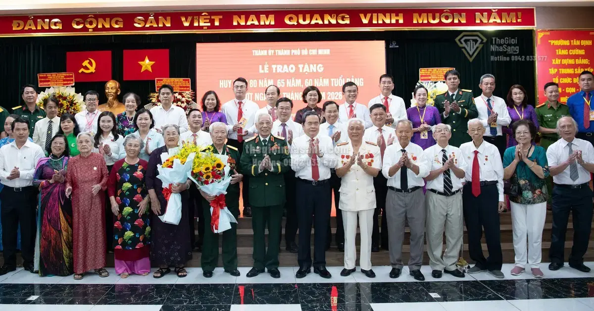 Ý nghĩa Huy hiệu Đảng trong bối cảnh phát triển bền vững và đầu tư bất động sản tại TP.HCM