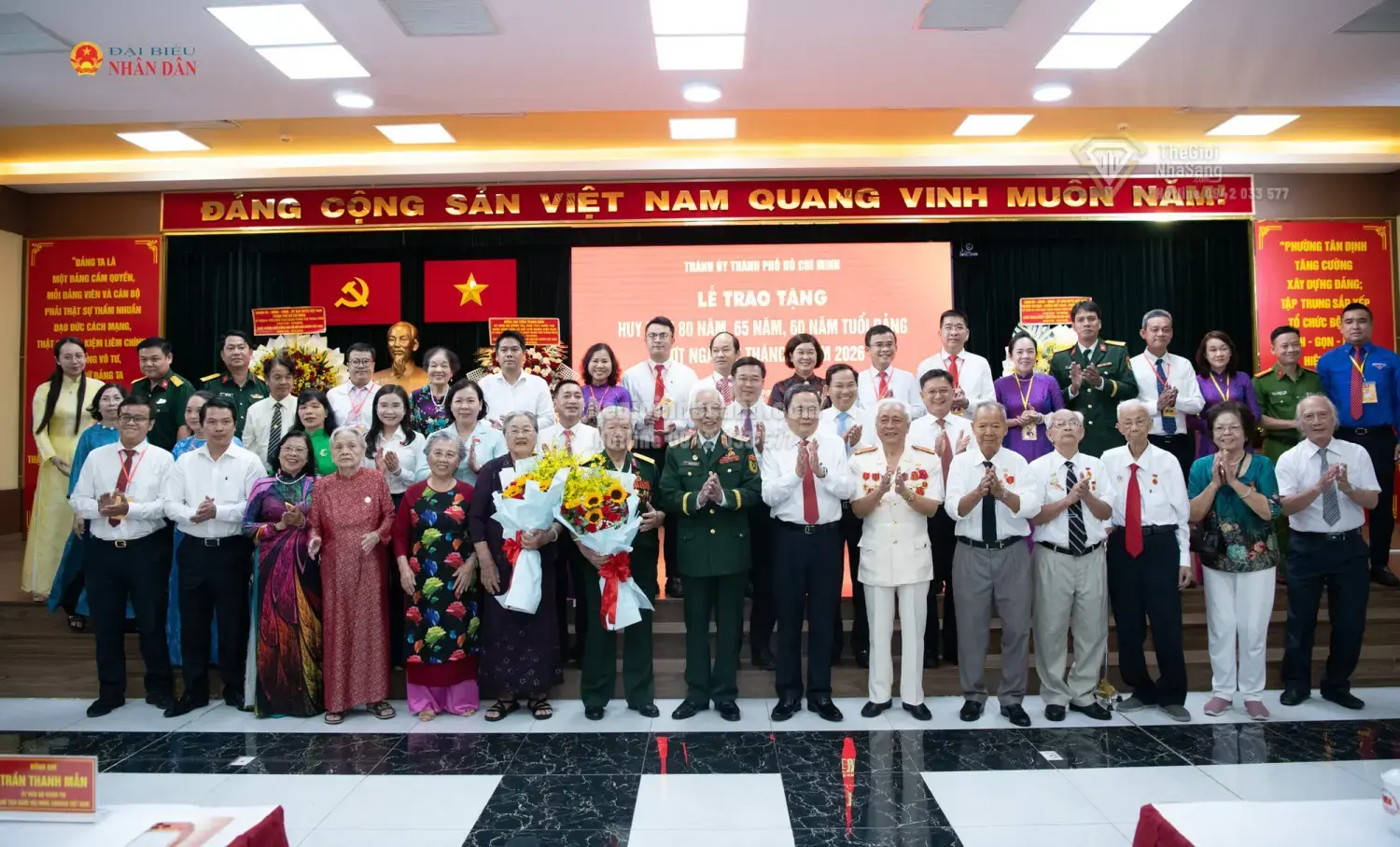 Ý nghĩa Huy hiệu Đảng trong bối cảnh phát triển bền vững và đầu tư bất động sản tại TP.HCM