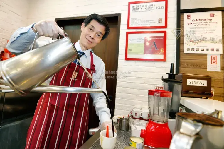 Ya Kun Kaya Toast: Hành Trình Xây Dựng Thương Hiệu Ẩm Thực Biểu Tượng và Bài Học Quản Trị Doanh Nghiệp Gia Đình Tại Singapore