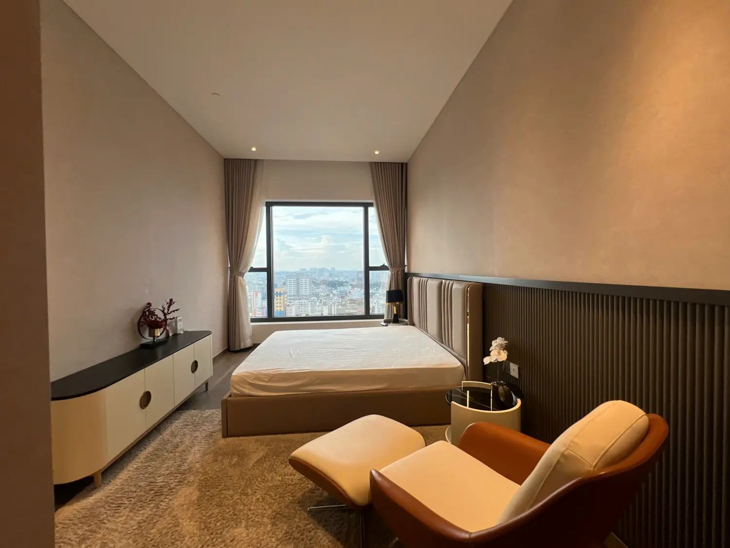 Bán Căn Hộ 4PN The MarQ Quận 1, Diện Tích 145m2, Tặng Kèm Chỗ Đậu Xe Ô Tô - Sắp Có Sổ!