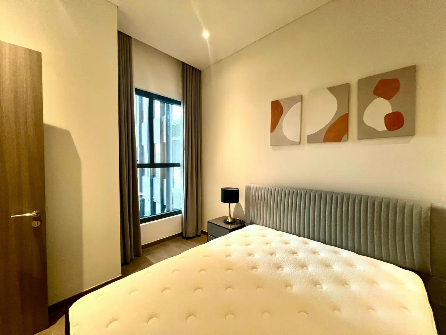 Bán Căn Hộ 2PN The MarQ, Quận 1 - Nội Thất Đầy Đủ, Tầng Trung, Giá Tốt!