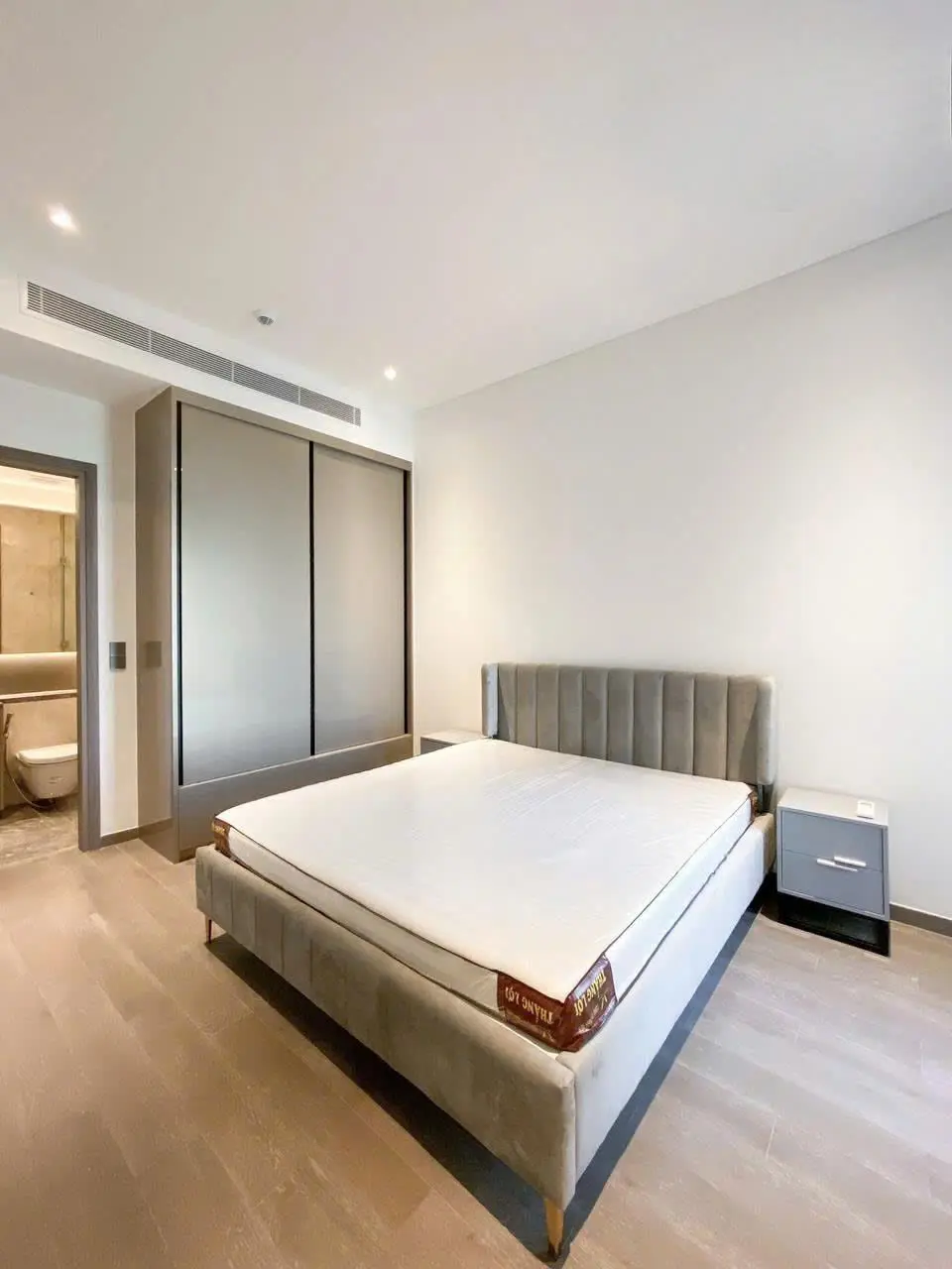 Bán Căn Hộ 2PN The MarQ, Quận 1 - Thiết Kế Sang Trọng, View Đẹp, Giá Tốt!