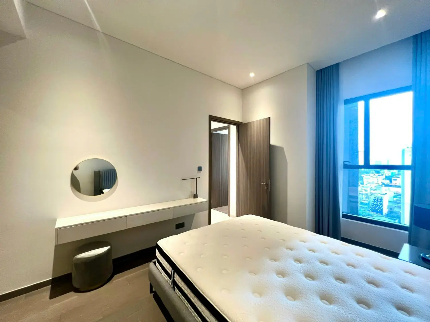 Bán Căn Hộ 2PN The MarQ, Quận 1 - Nội Thất Đầy Đủ, Tầng Trung, Giá Tốt!