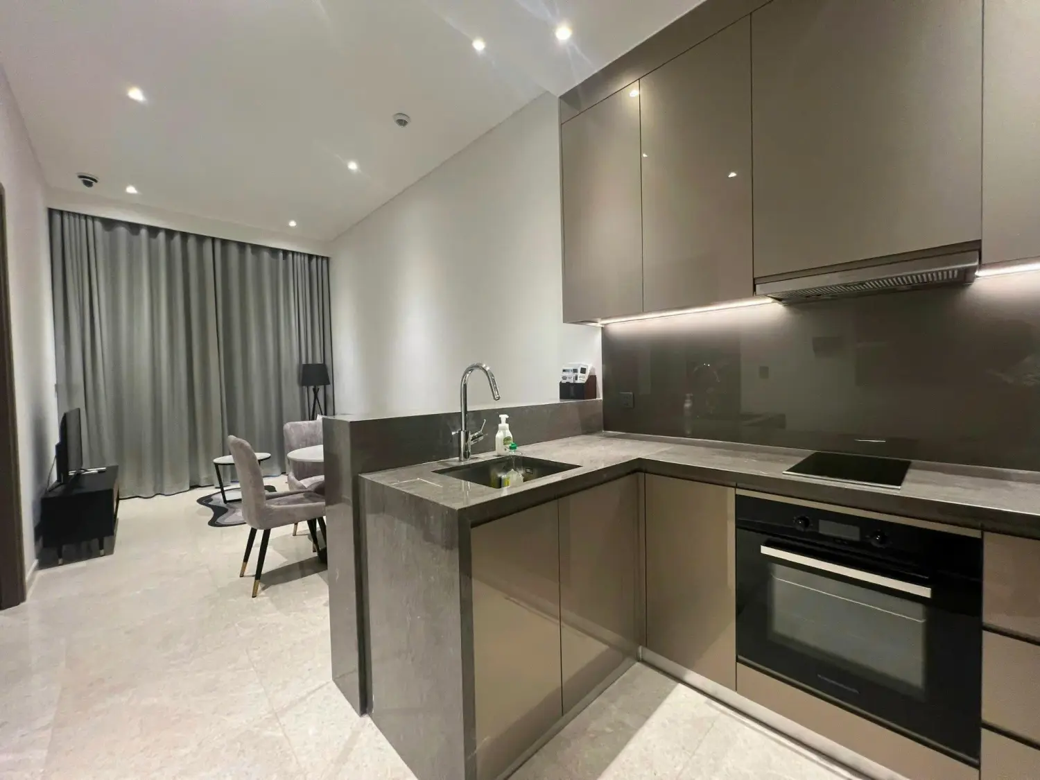 Bán Căn Hộ 1PN The MarQ, Quận 1 - Diện Tích 51m2, Sổ Hồng Riêng, Giá Tốt!