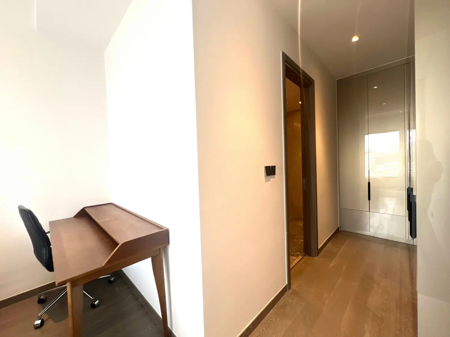 Bán Căn Hộ 3PN The MarQ Quận 1 - Full Nội Thất, Tầng Cao, Sổ Hồng Riêng