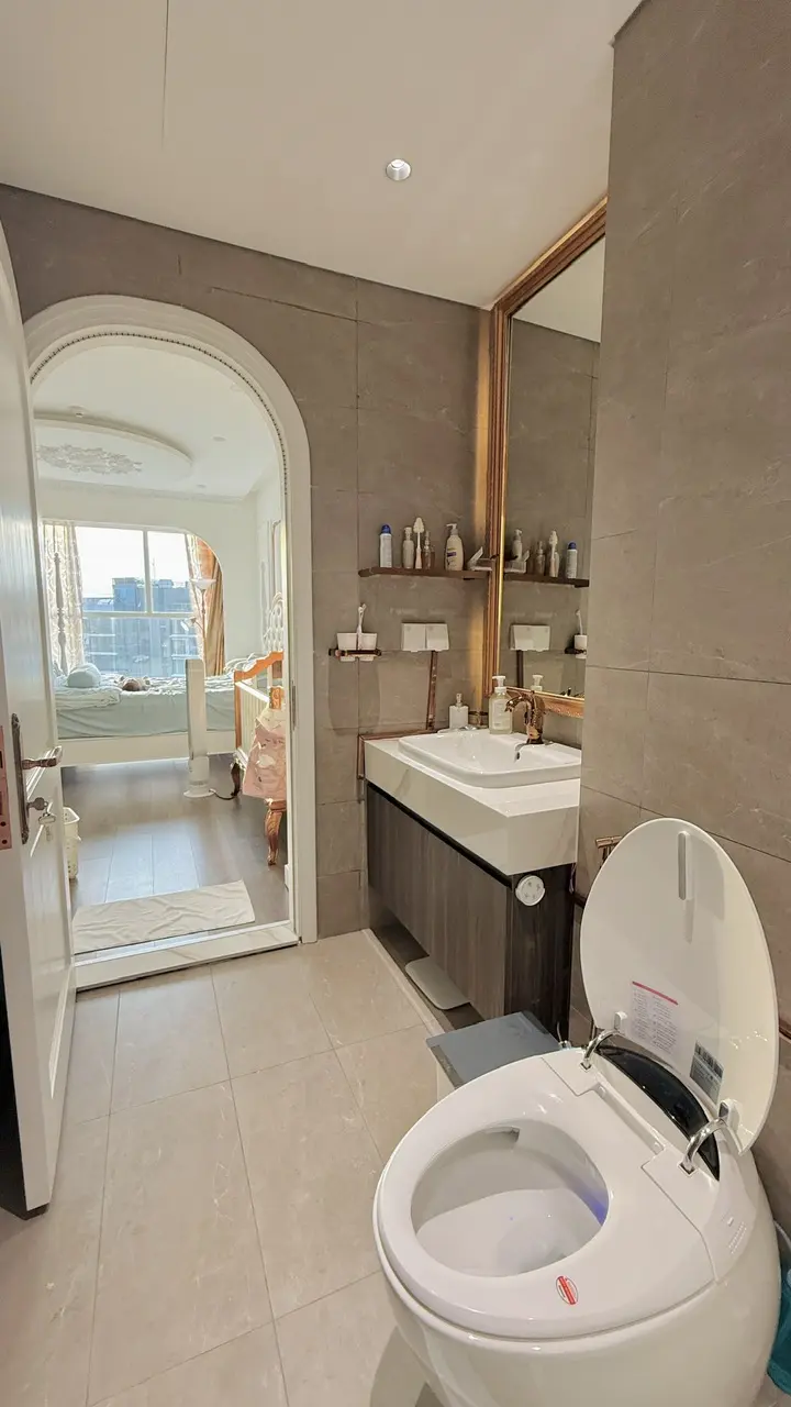 Bán Căn Hộ Cao Cấp 2PN, Full Nội Thất Nhập Khẩu, Celadon City, Tân Phú - Giá Tốt!