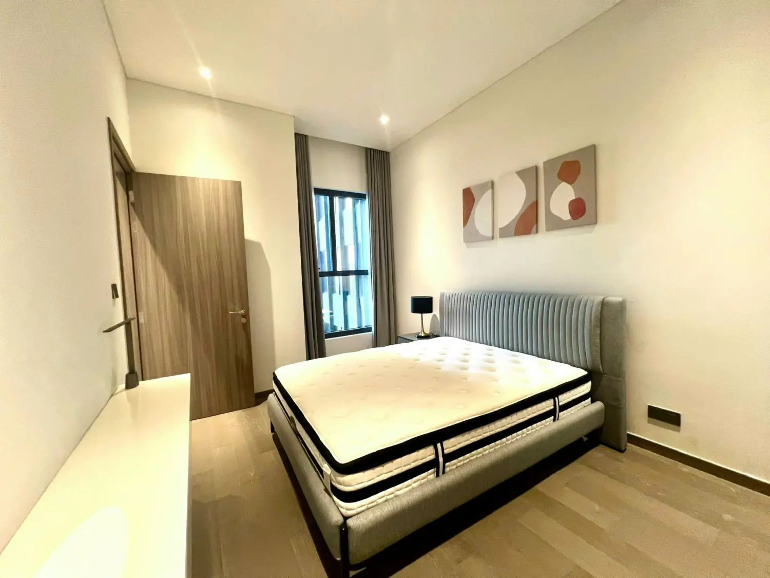 Bán Căn Hộ 2PN The MarQ, Quận 1 - Nội Thất Đầy Đủ, Tầng Trung, Giá Tốt!