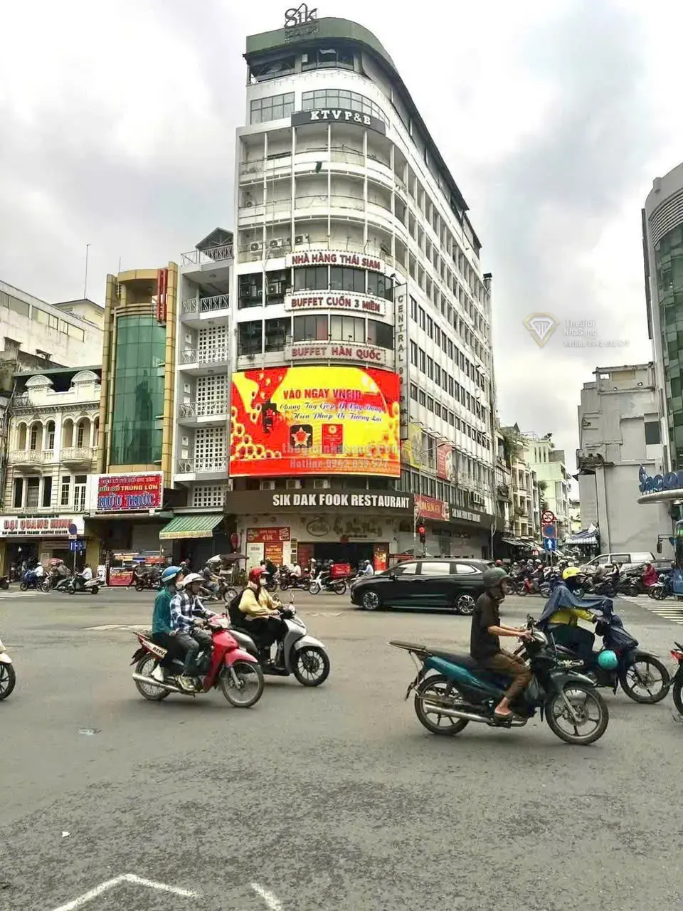 Bán toà nhà góc 2MT 411 Trần Hưng Đạo Quận 5 diện tích 300m2 giá 280 tỷ