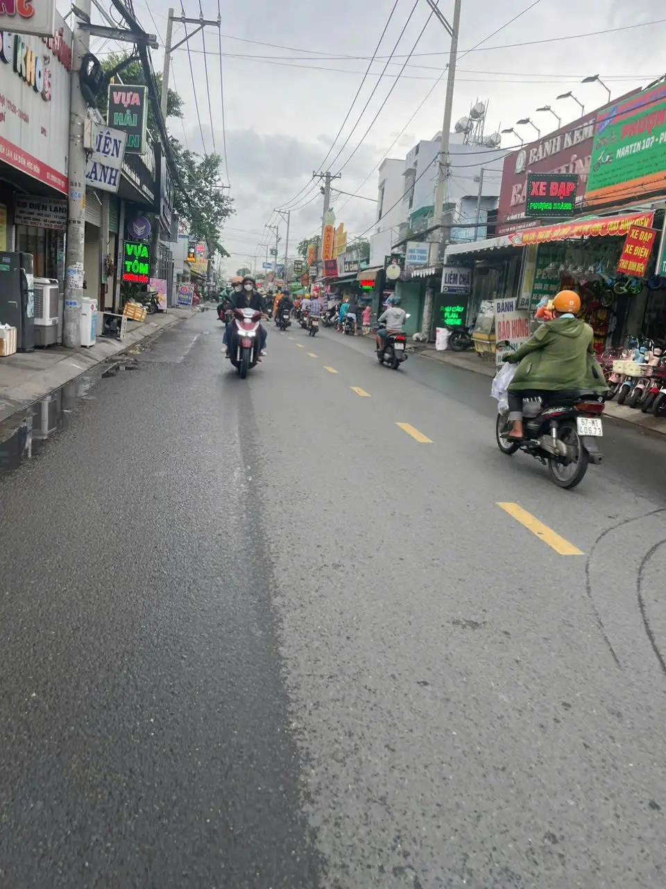 Bán Gấp Nhà Mặt Tiền Đường Phan Văn Hớn, Hóc Môn – Diện Tích Khủng, Giá Tốt Nhất!