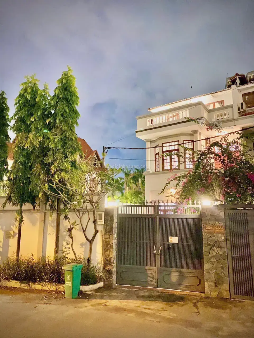 Biệt thự cho thuê Thảo Điền 4 phòng ngủ 500m2 giá 4000 USD