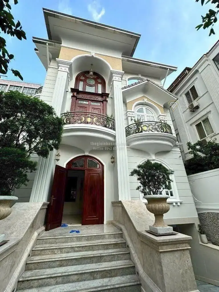 Biệt thự tại dự án đường số 42, Phường Thảo Điền, Quận 2, diện tích 303.7m2, giá 70 tỷ