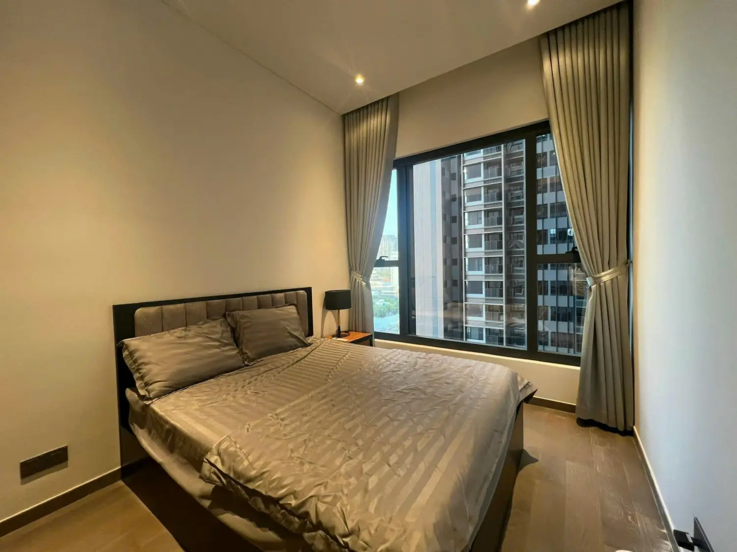 Bán Căn Hộ 1PN The MarQ, Quận 1 - Diện Tích 51m2, Sổ Hồng Riêng, Giá Tốt!