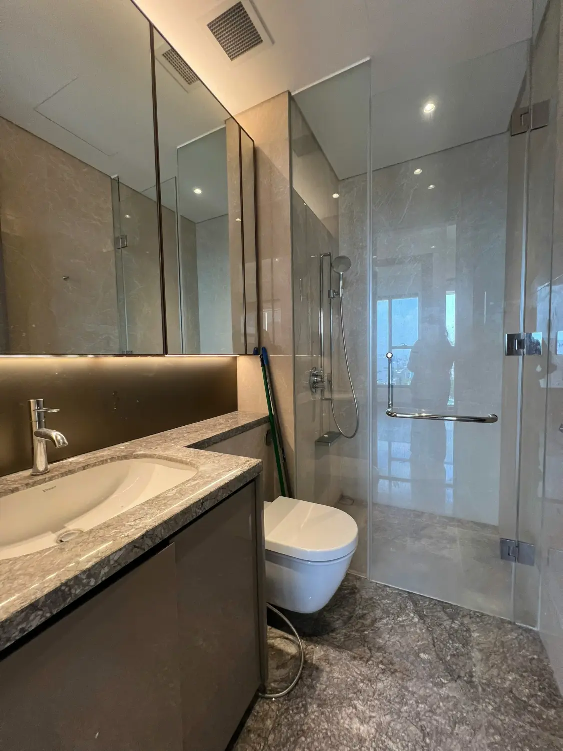 Bán Căn Hộ The MarQ Quận 1, 2PN, View Landmark 81, Sổ Hồng, Giá Tốt!