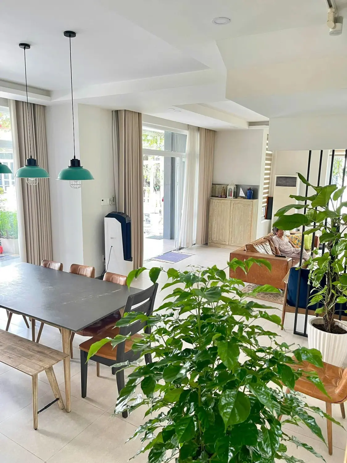 Cho thuê Biệt Thự Đơn Lập Quận 9, Khu Compound Xanh, Nội Thất Cao Cấp, Diện Tích Rộng 300m2