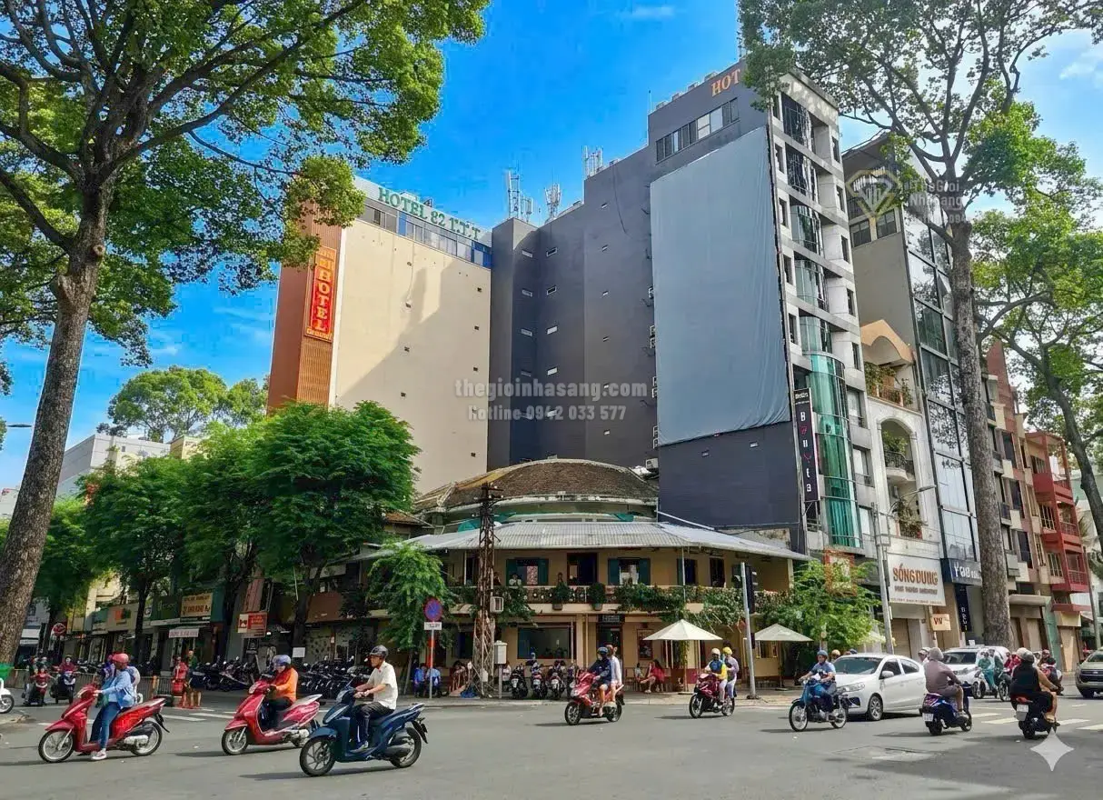 Nhà phố góc 2 mặt tiền Quận 1 diện tích 305m2 giá 350 tỷ