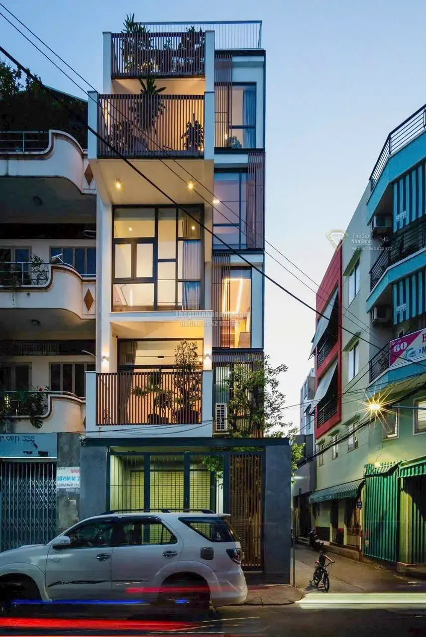 Nhà phố mặt tiền kinh doanh ngã tư Phú Nhuận 82.5m2 4PN 25.5 tỷ