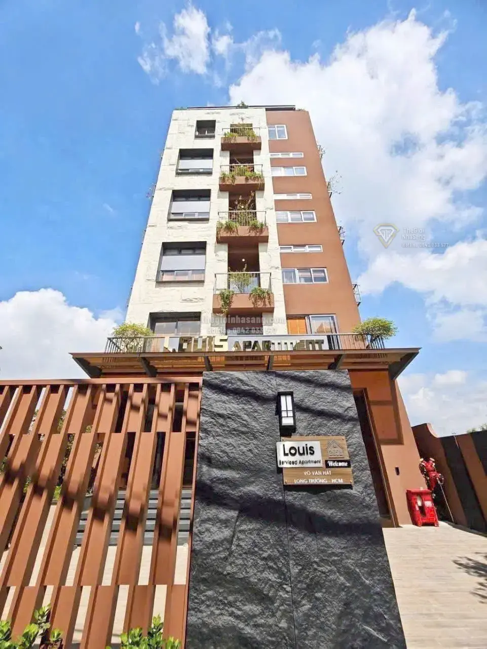 Tòa CHDV mặt tiền Võ Văn Hát Quận 9 diện tích 495m2 giá 75 tỷ